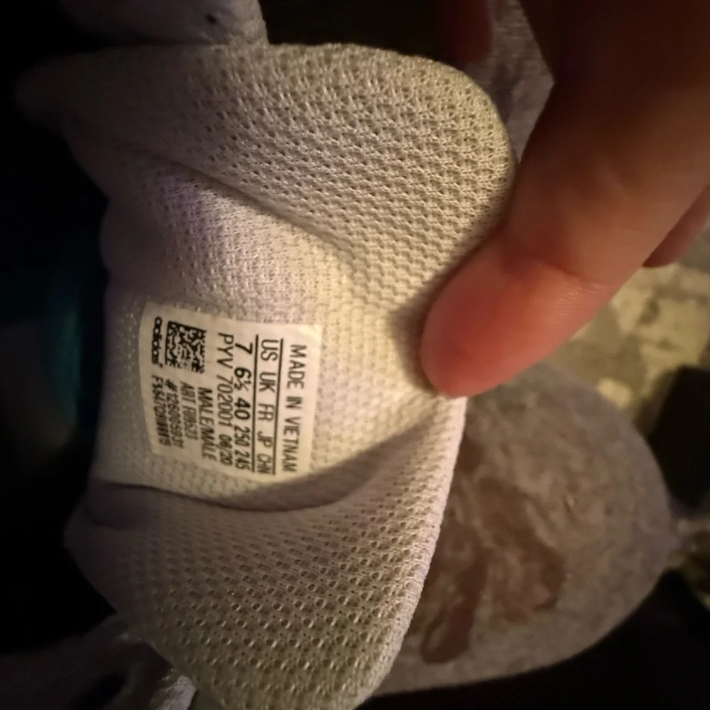 New Adidas Superstar unisex sneakers size US7 - Picture 3 of 3
